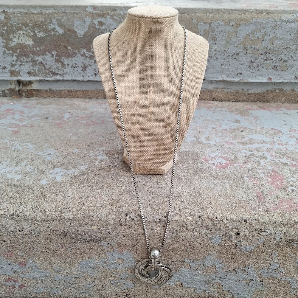 🌟 Elegant Silver Necklace with Pendant